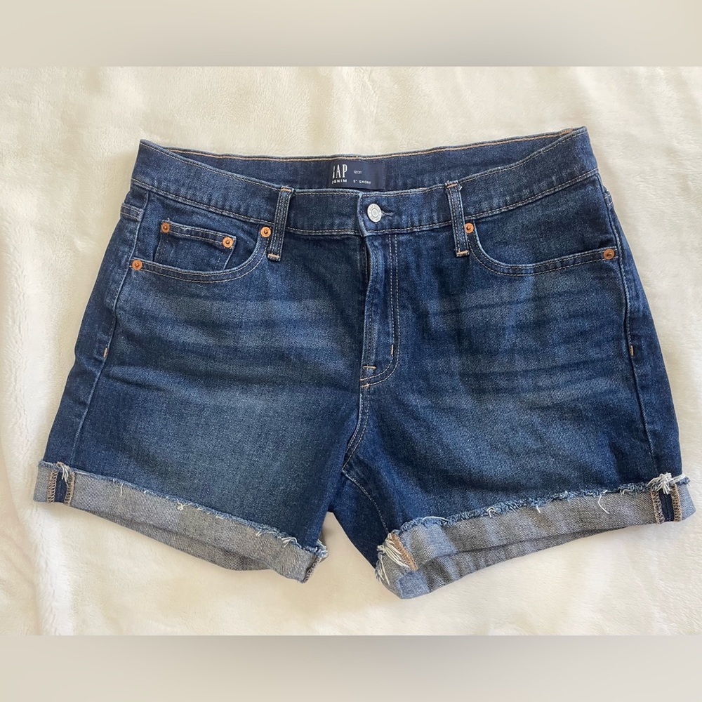 EUC Gap Denim Shorts. Size 12. 5”.